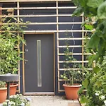 Moderne Studiowohnung In Mit Kueche Und Innenhof كوبورغ