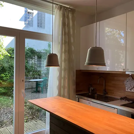 Moderne Studiowohnung In Mit Kueche Und Innenhof