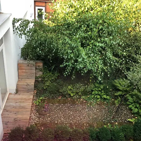 Moderne Studiowohnung In Mit Kueche Und Innenhof